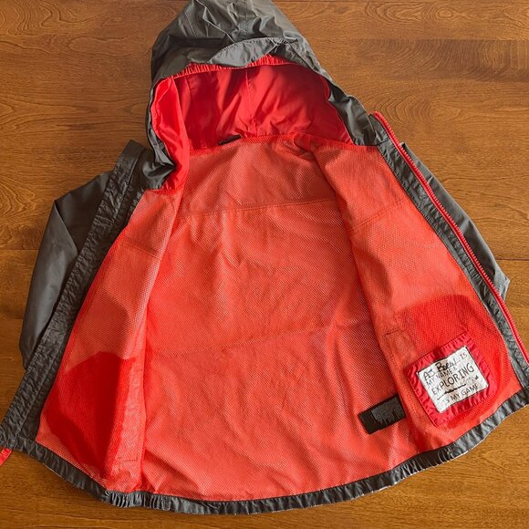 The North Face speckle lizard rainjacket 5T - Picture 9 of 11